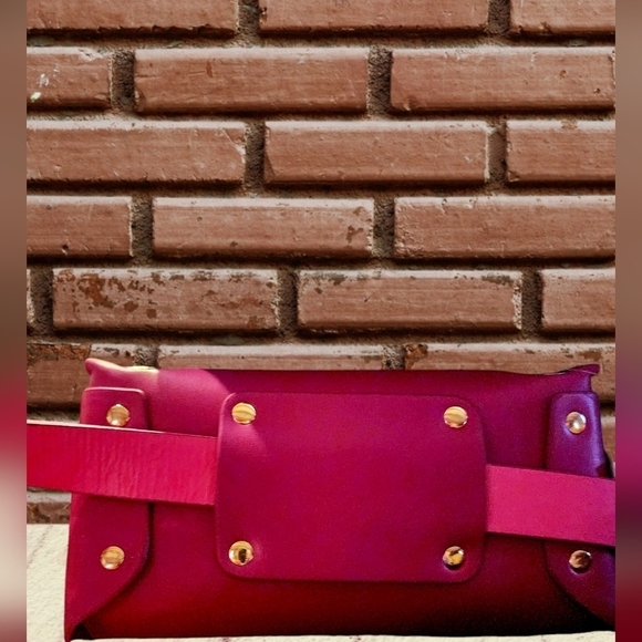 BELT BAG NWT UNBRANDED - Picture 3 of 7